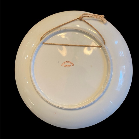 Vintage pair of wall hanging plates hand painted in Japan signed by artist - Picture 11 of 12